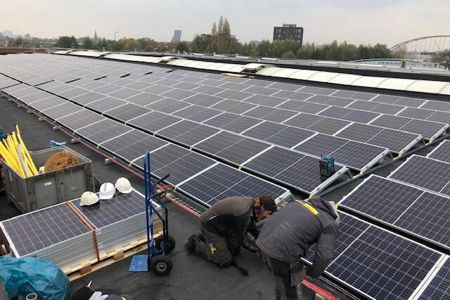 Zonne-energie update: de zonnepanelen liggen op het dak