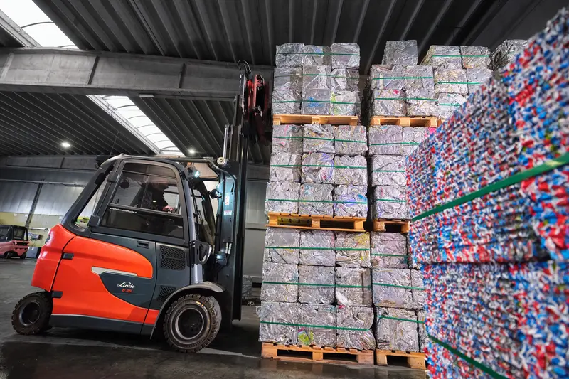 Pakketten en heftruck